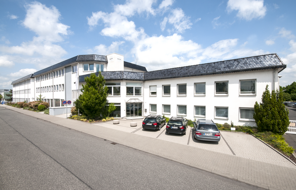 2015 - 用于培训、演示和办公室的新建筑